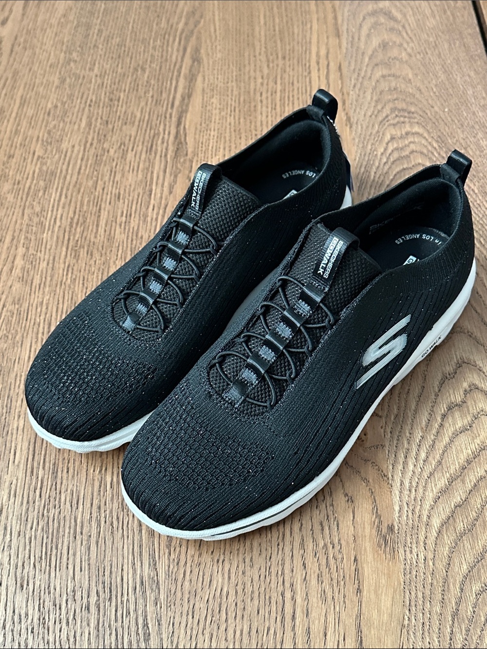 NWOT. Skechers GOWalk Travel Washble Knit Slip-On Sneakers Black Size 9.5
